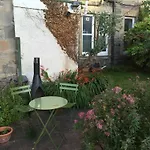 Central 2 Bedroom Flat With Garden