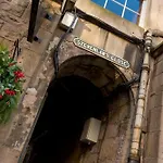 Beautiful Newly Decorated Flat On The Royal Mile!