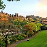 Edinburgh West Side Hostel