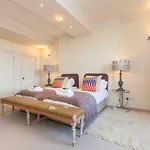 North Castle Street Luxury 3 Bedroom/3 Bathroom