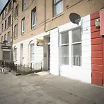 Edinburgh Ground Floor City Centre Flat Close To Princess Street