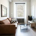 Holyrood Park City Centre Apartment