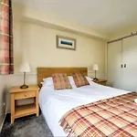 Charming 1 Bed Apartment With Castle View