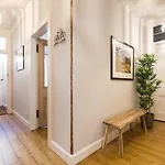 Beautiful, Traditional 2 Bedroom Main Door Flat