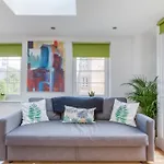 Central Bright 3 Bed Flat With Pool & Parking