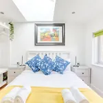 Central Bright 3 Bed Flat With Pool & Parking