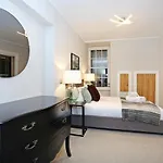 Joivy Refurbished Home On The Royal Mile