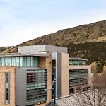 Amazing Apartments - Holyrood Road By Royal Mile