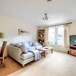 Guestready - Bright Spacious 2Bdr Flat