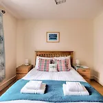 Guestready - Bright Spacious 2Bdr Flat