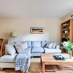 Guestready - Bright Spacious 2Bdr Flat