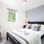 Dicksonfield Apartment
