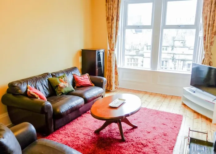 Newly Furnished 2 Bedroom Apartment On Leith Walk
