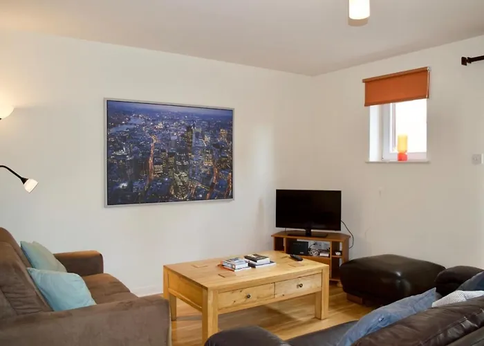 Modern 2 Bedroom City Centre Flat