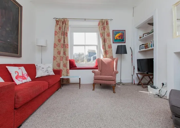 Charming City Centre Flat In Edinburgh