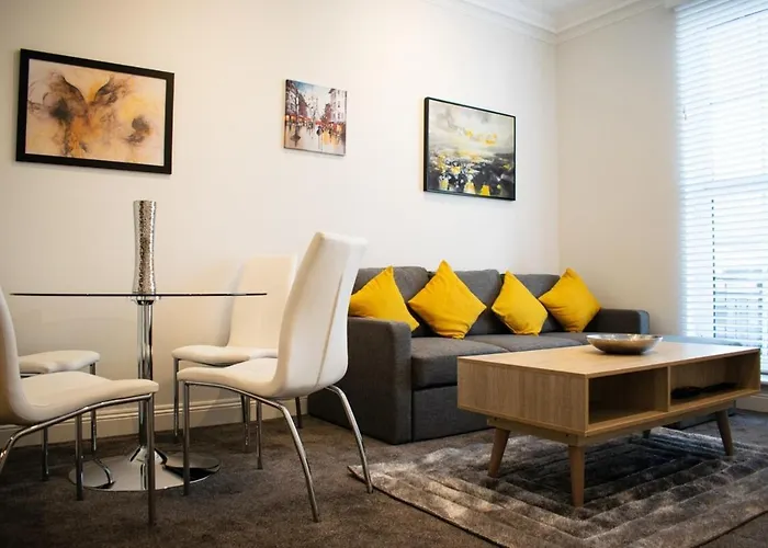 Beautifully Renovated Apartment -Central Edinburgh