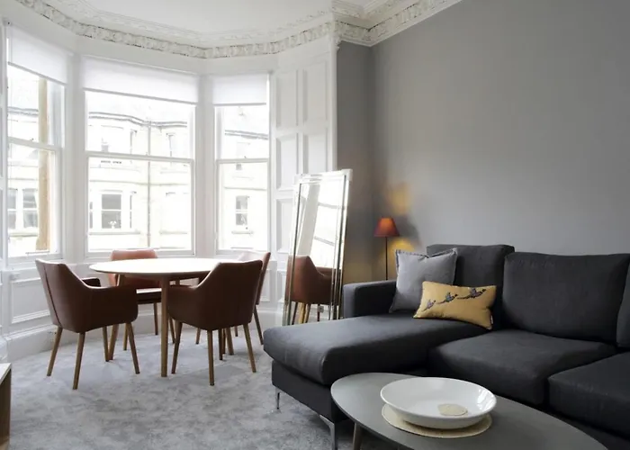 Stylish 2 Bedroom Bruntsfield Apartment In Edinburgh