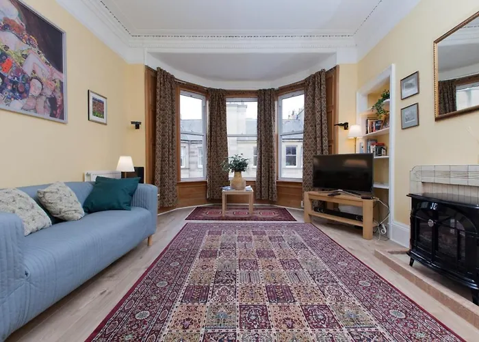 Elegant Traditional Edinburgh City Centre Flat