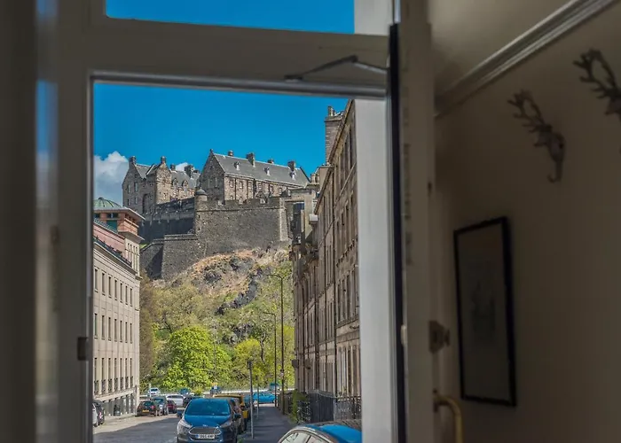 Victorian Elegance With Stunning Castle View
