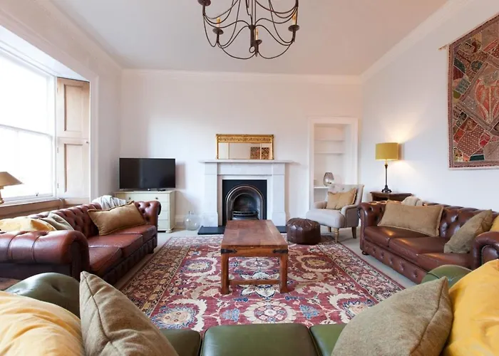 Traditional Luxury Apartment Sleeps 10
