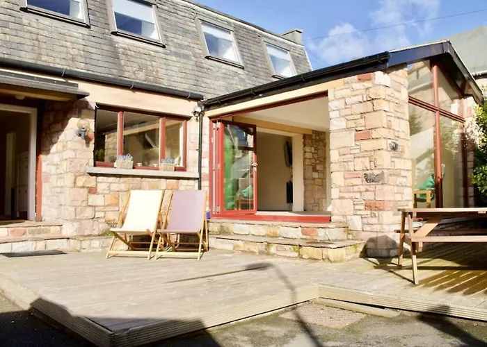Altido Superb Terraced House With Patio In Leith