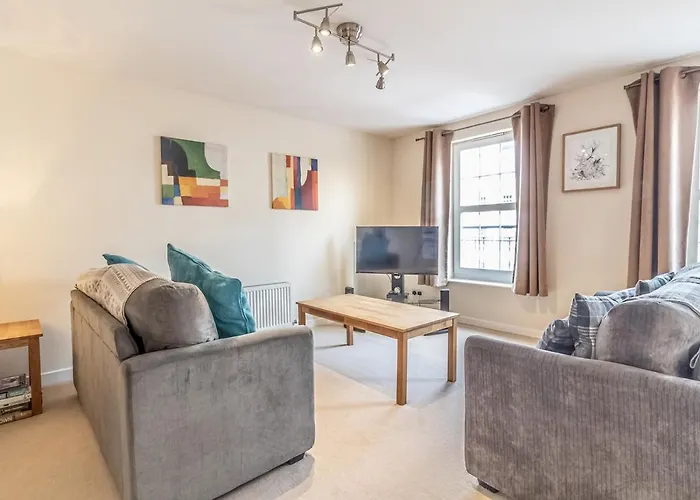 Pass The Keys Spacious And Central Flat, Sleeps 5