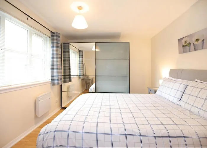 Edinburgh Palace Apartment