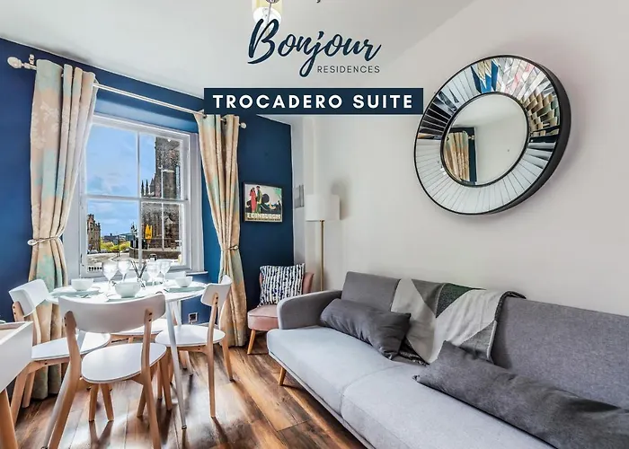 Royal Mile 3Br-2Ba, 1 Min To Castle - Free Parking & Zip Link Beds By Bonjour Residences Edinburgh