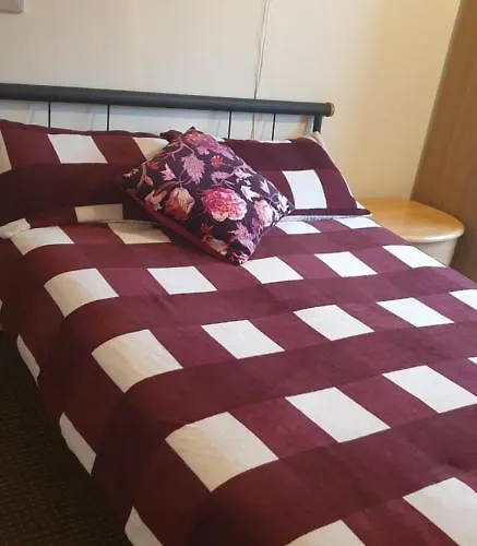 A Double Room In Vibrant Leith- Female Guest Only