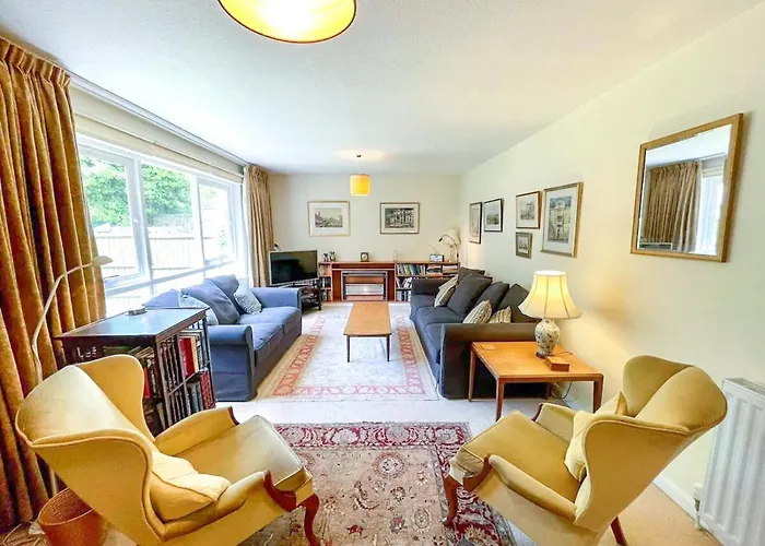 Suburban Bliss In Desirable Trinity, Free Parking