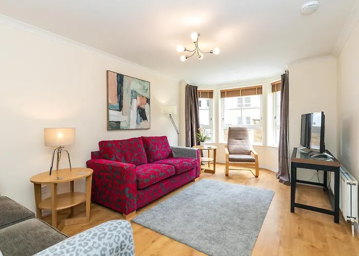 Dicksonfield Quiet Central Family Apartment With Parking