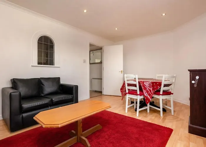 Stylish 2 Bedroom Apartment Near The City Centre