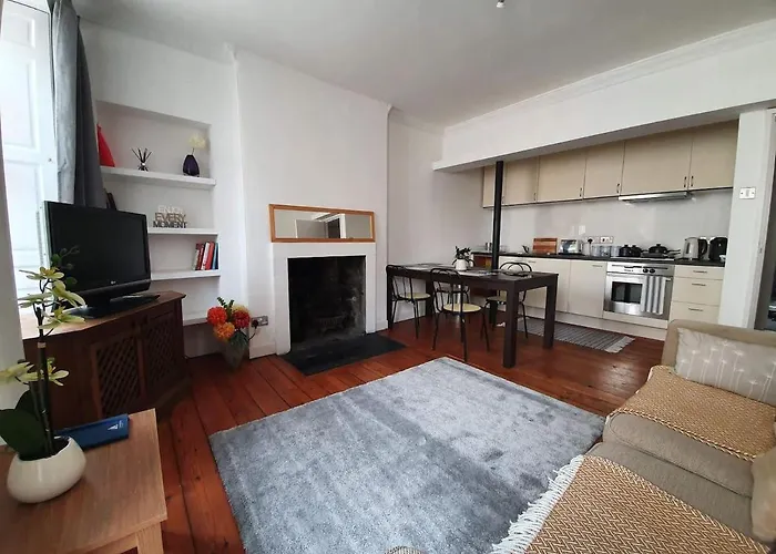 Lovely 2 Bedroom Flat In The Heart Of The City