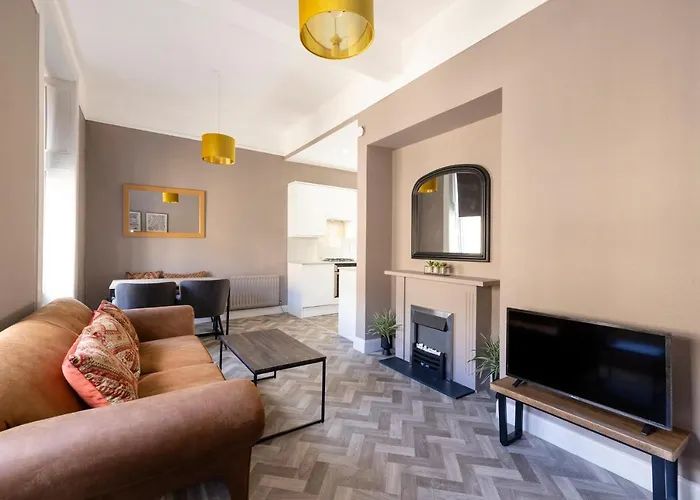 Joivy Homely Apt By St Giles With Desk