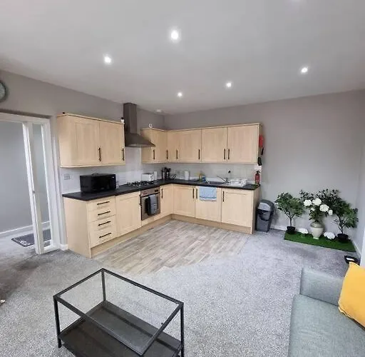 Lovely & Peaceful 2 Bedroom Home With En-Suite, Leith, Edinburgh