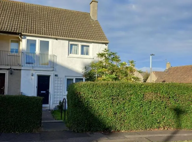 White House In Edinburgh, 2 Bedroom Good Location