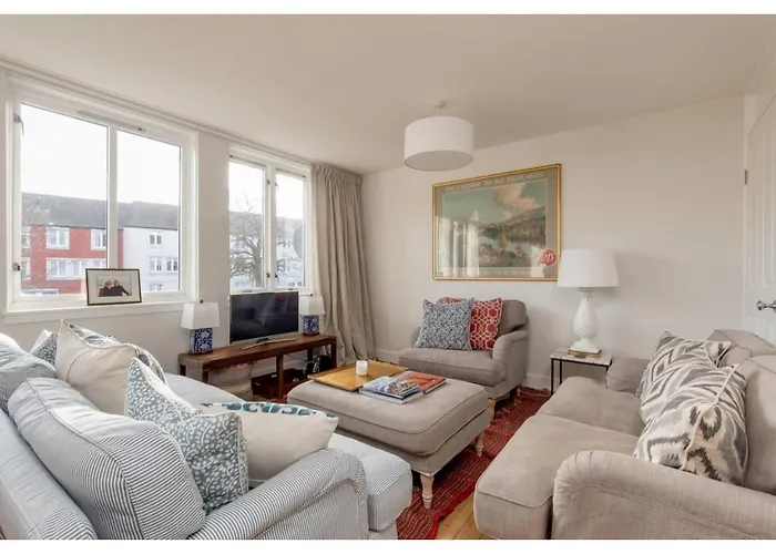 Altido Stylish Townhouse In Cool Stockbridge