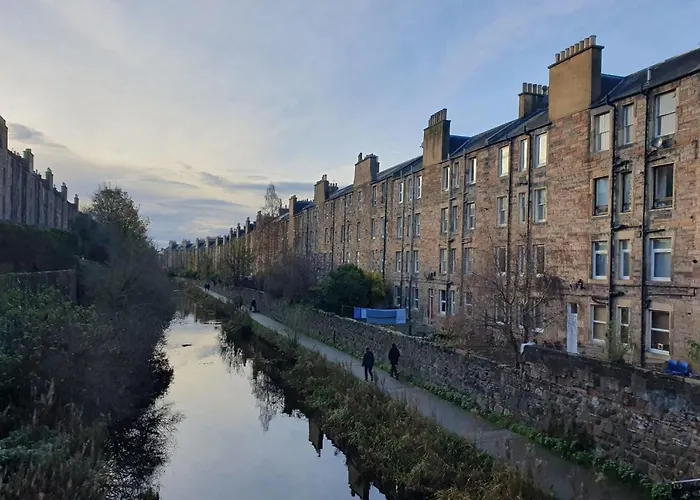 Cosy 1 Bedroom Flat With View Of Union Canal