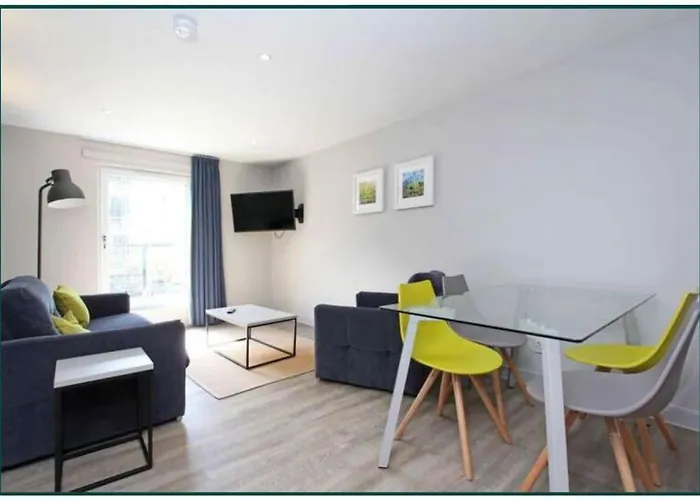 Luxury 2 Bedroom Flat Near Hay Market