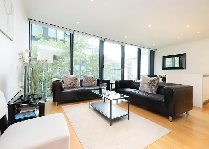 Altido Elegant Flat Near The Meadows With Parking
