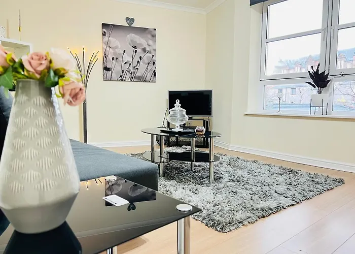 Peaceful 2 Bedroom Flat With Free Parking