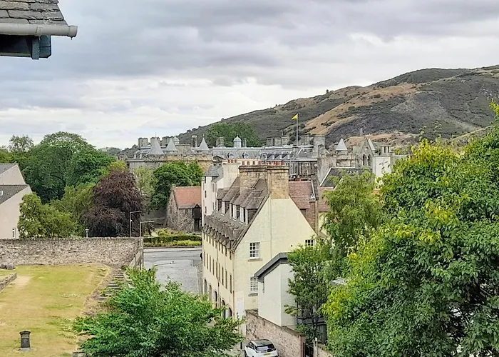 Edinburgh Old Town Unique House