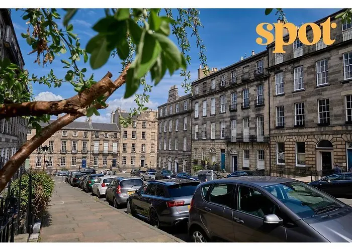 Spacious New Town 2Br-1Ba Flat
