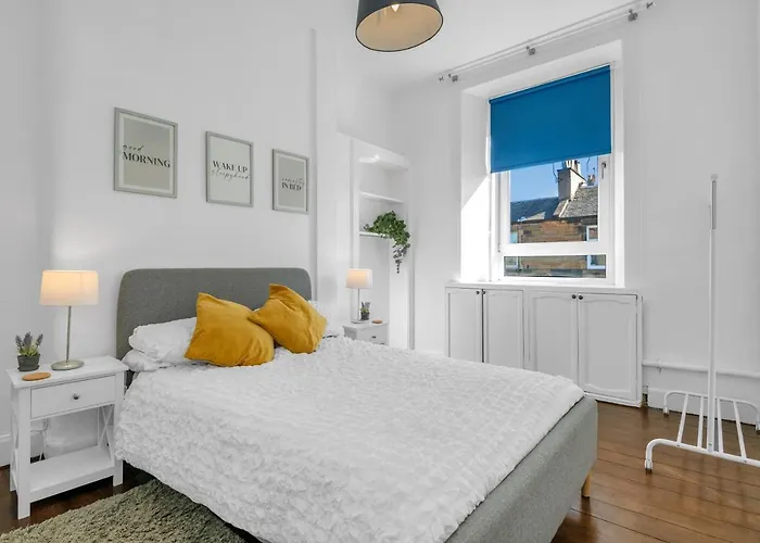 Spacious & Modern 1 Bedroom Flat - Near City Centre & Arthur Seat