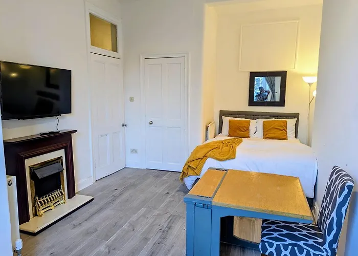 Ensuite Room In The City