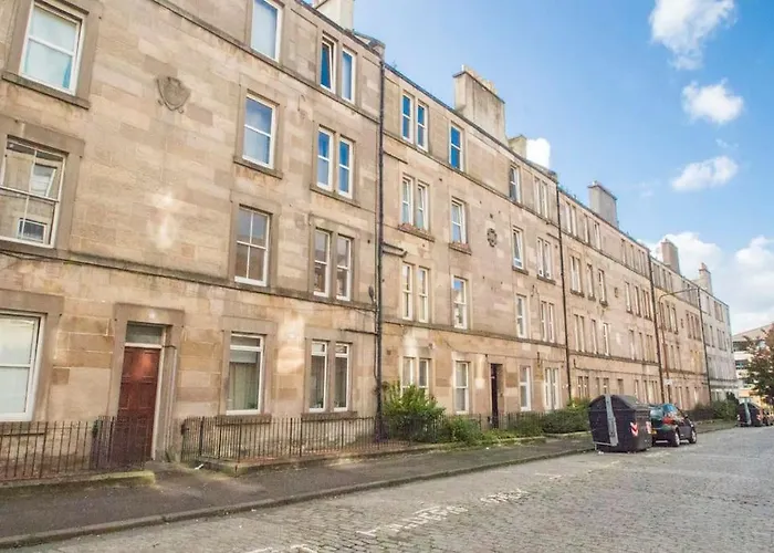 Newly Refurbished Central Flat
