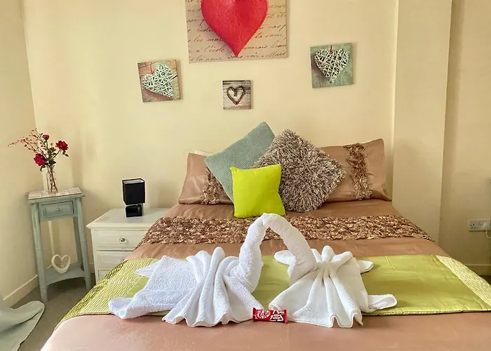 Lovely Double Room With Private Bathroom And Double Room With Shared Toilet & Parking Free