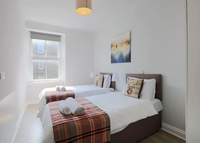 Cosy & Central Broughton 2Br Apt Near City Centre