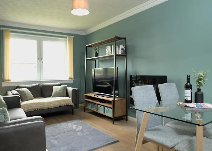 Modern 2-Bed Haven, Free Parking