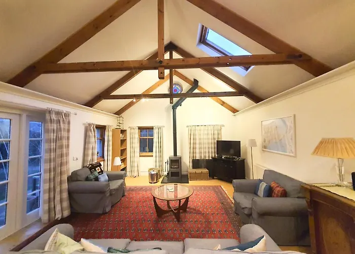 Edinburgh 2-Bedroom Cottage With Parking - Ground Floor
